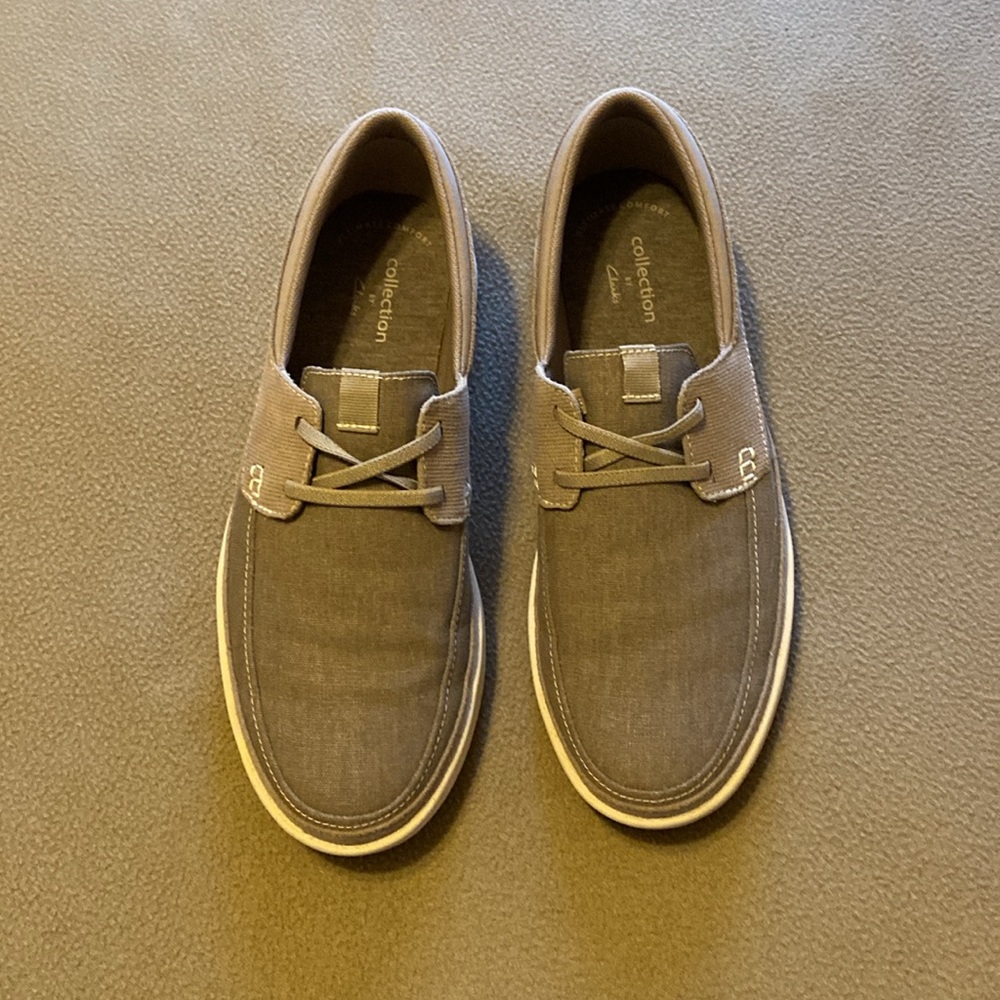Clarks canvas slip-on shoes. Men's size 9. - Picture 2 of 7